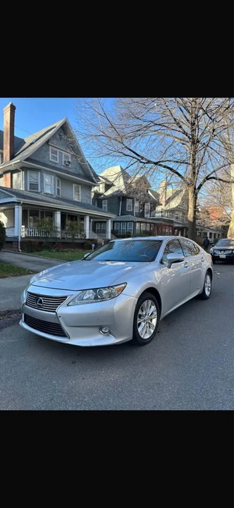 2014 Lexus ES 6th Gen - Image 8 of 18