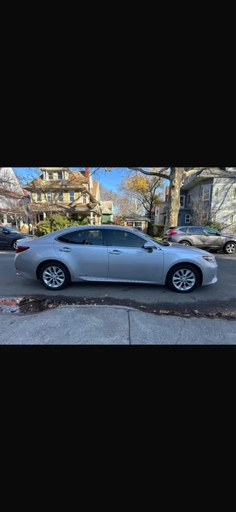 2014 Lexus ES 6th Gen - Image 4 of 18