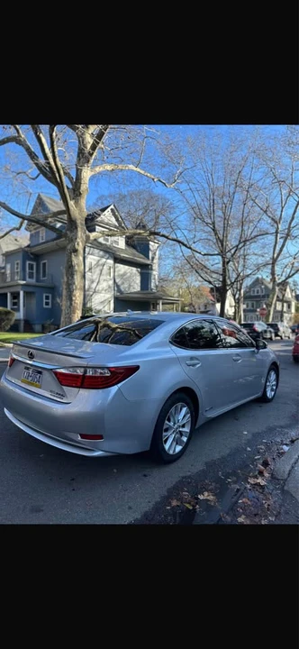 2014 Lexus ES 6th Gen - Image 5 of 18