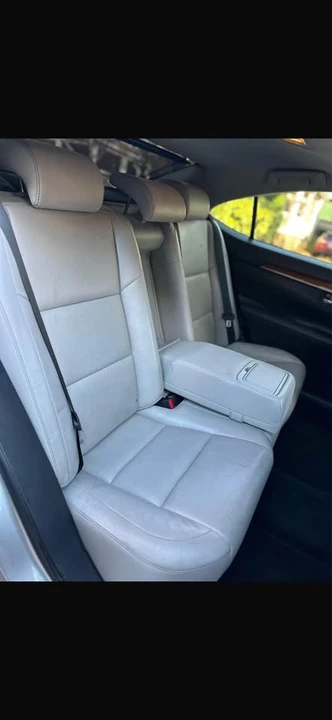 2014 Lexus ES 6th Gen - Image 11 of 18
