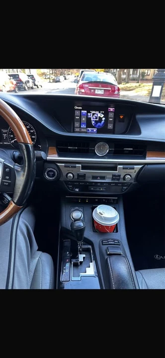 2014 Lexus ES 6th Gen - Image 15 of 18