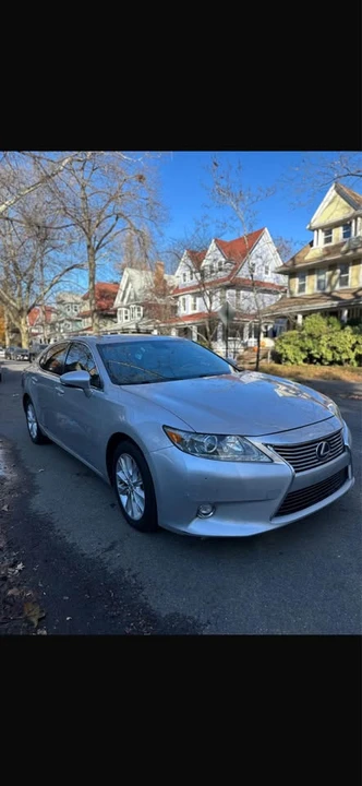 2014 Lexus ES 6th Gen - Image 2 of 18
