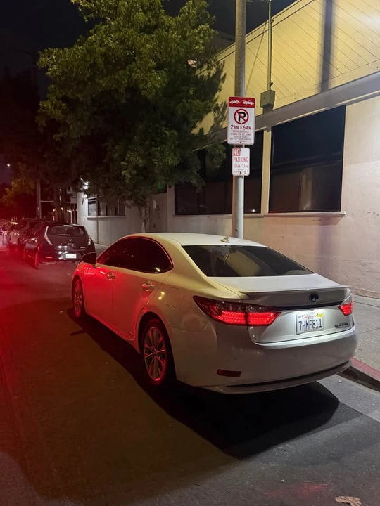 2014 Lexus ES 6th Gen - Image 2 of 7
