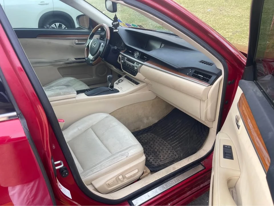 2014 Lexus ES 6th Gen - Image 5 of 10