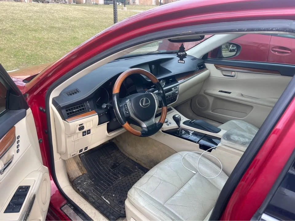 2014 Lexus ES 6th Gen - Image 6 of 10