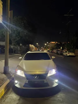 2014 Lexus ES 300h Luxury Sedan