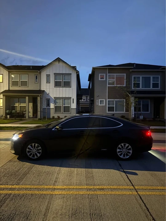 2014 Lexus ES 6th Gen - Image 3 of 4
