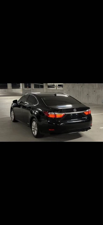 2014 Lexus ES 6th Gen - Image 2 of 7