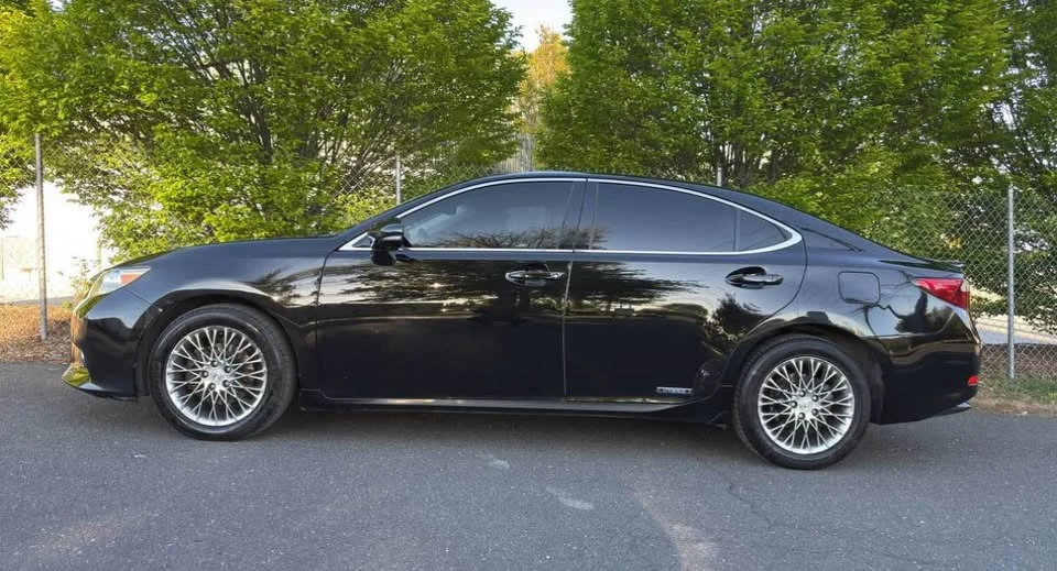 2014 Lexus ES 6th Gen - Image 3 of 8