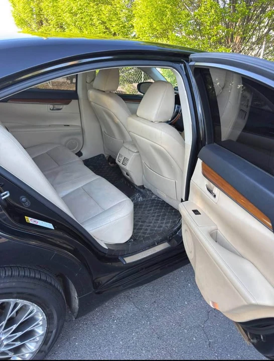 2014 Lexus ES 6th Gen - Image 6 of 8