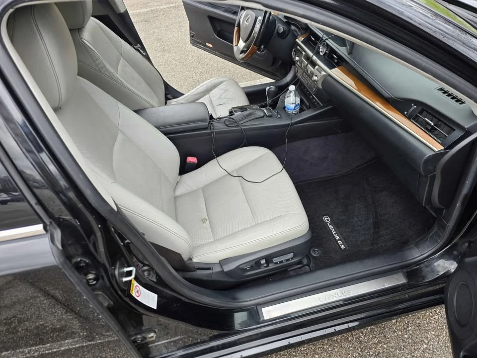 2014 Lexus ES 6th Gen - Image 7 of 12