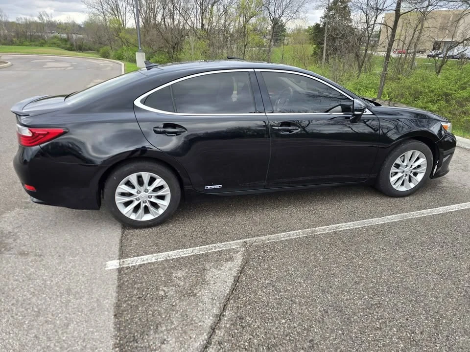2014 Lexus ES 6th Gen - Image 6 of 12