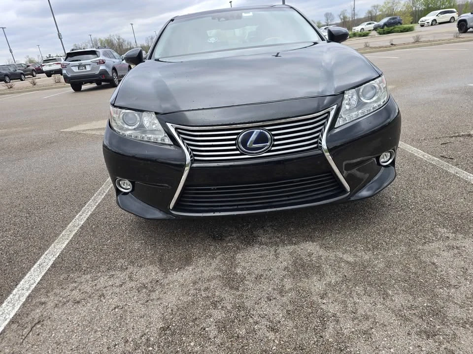 2014 Lexus ES 6th Gen - Image 10 of 12