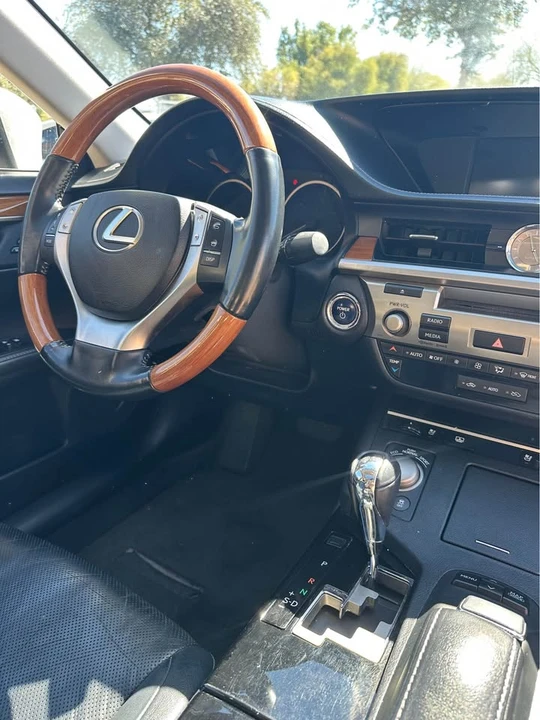 2014 Lexus ES 6th Gen - Image 12 of 14
