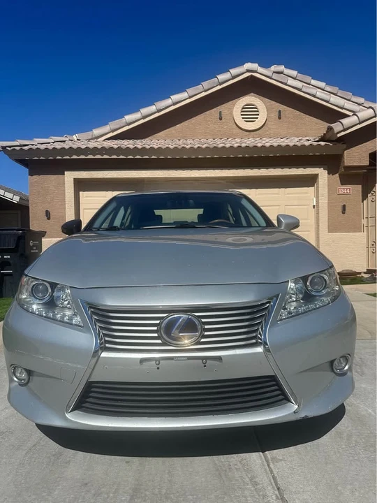 2014 Lexus ES 6th Gen - Image 2 of 14