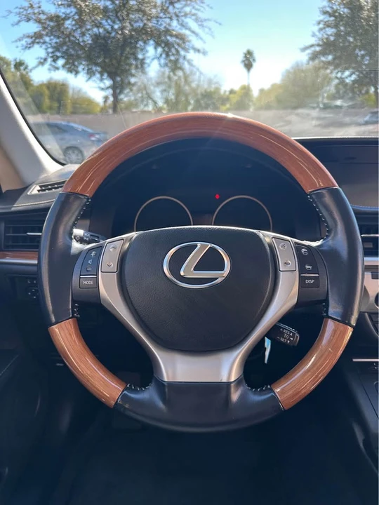 2014 Lexus ES 6th Gen - Image 13 of 14