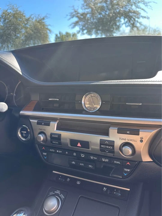 2014 Lexus ES 6th Gen - Image 11 of 14