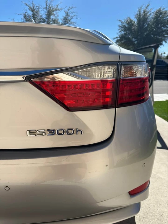 2014 Lexus ES 6th Gen - Image 4 of 14