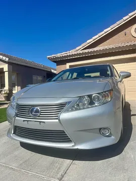 2014 Lexus ES 300h Luxury Sedan