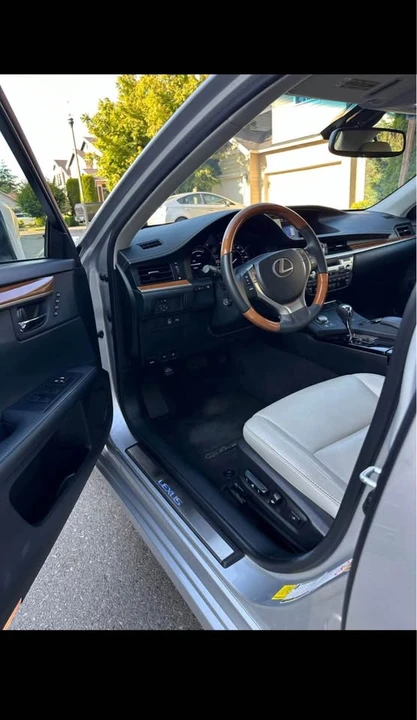 2014 Lexus ES 6th Gen - Image 6 of 13