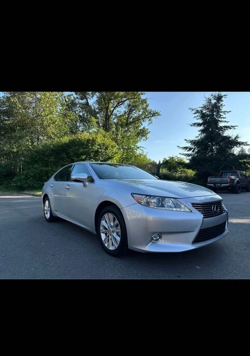 2014 Lexus ES 6th Gen - Image 3 of 13