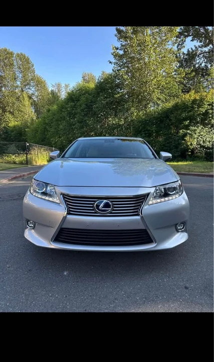 2014 Lexus ES 6th Gen - Image 2 of 13