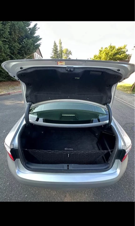 2014 Lexus ES 6th Gen - Image 11 of 13