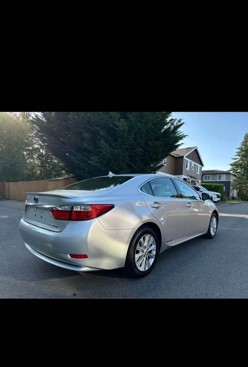 2014 Lexus ES 6th Gen - Image 4 of 13