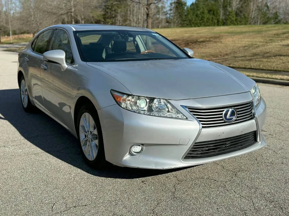 2014 Lexus ES 6th Gen - Image 4 of 17