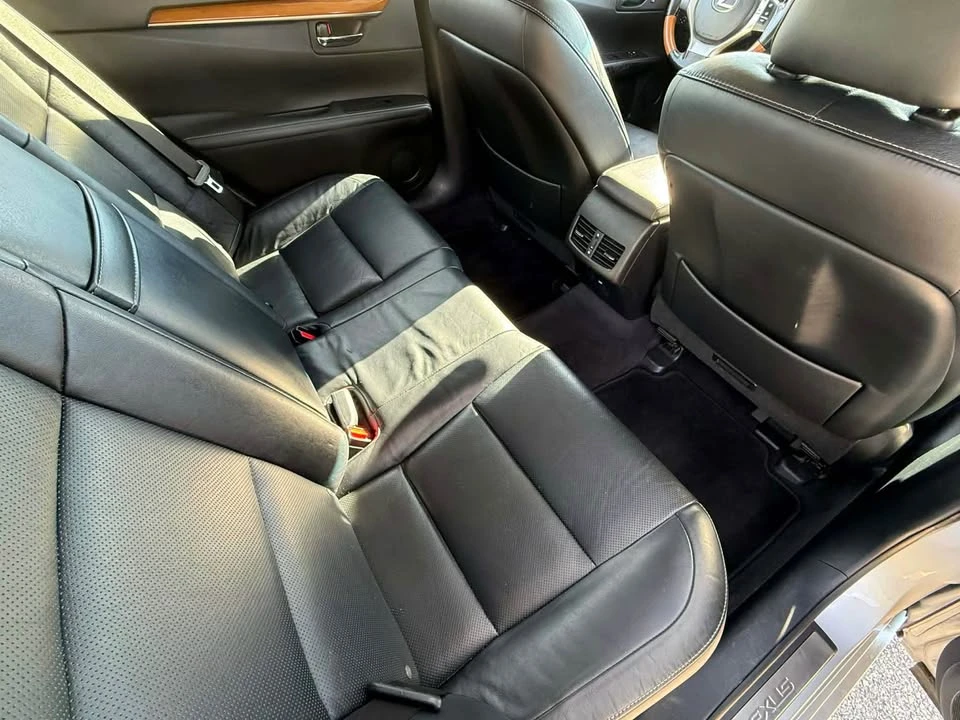 2014 Lexus ES 6th Gen - Image 14 of 17