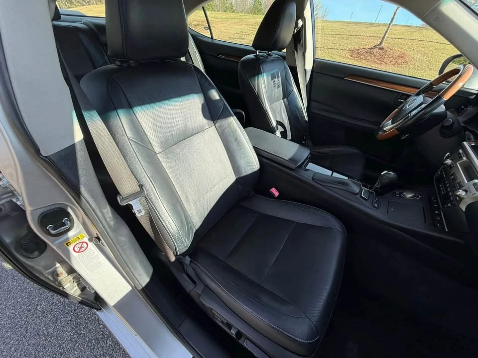 2014 Lexus ES 6th Gen - Image 12 of 17