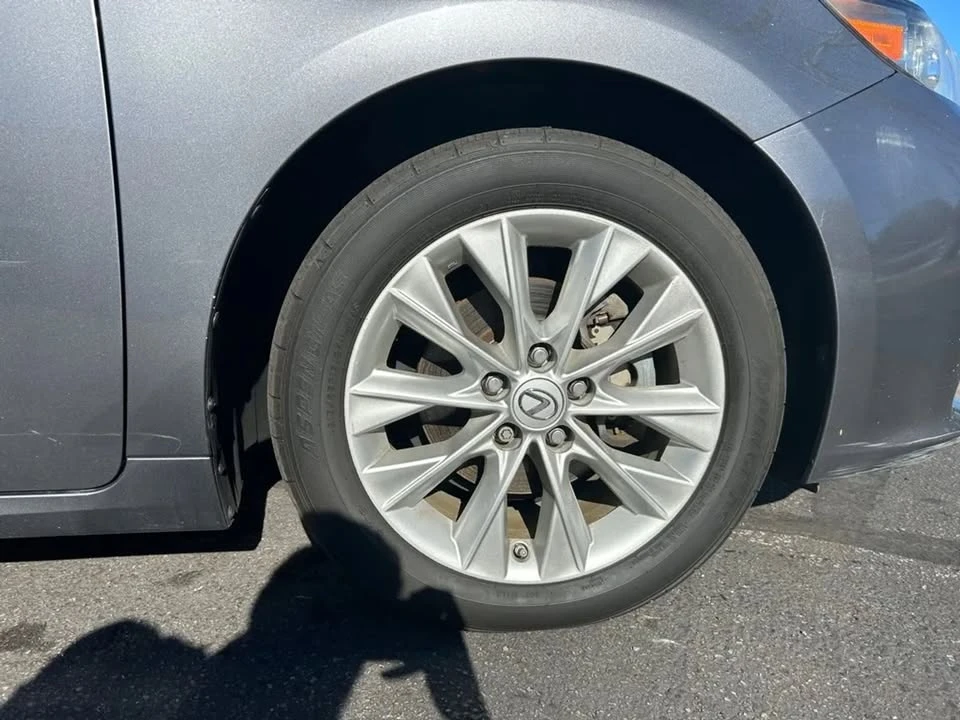 2014 Lexus ES 6th Gen - Image 11 of 13