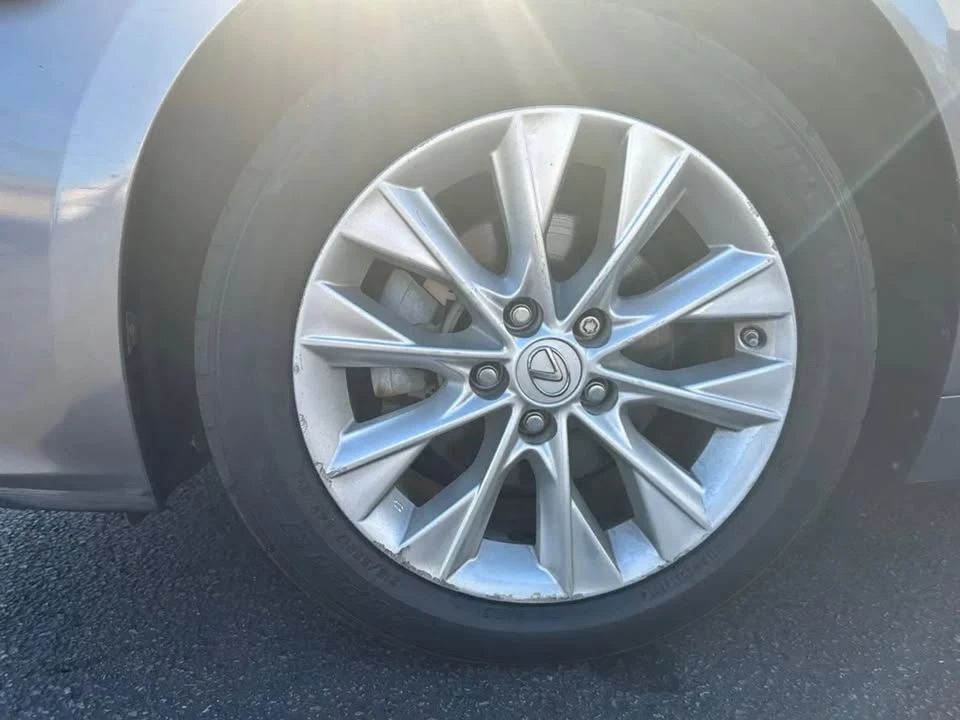 2014 Lexus ES 6th Gen - Image 8 of 13