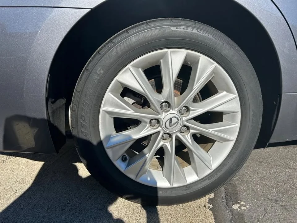 2014 Lexus ES 6th Gen - Image 10 of 13
