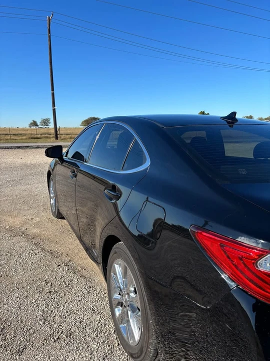 2014 Lexus ES 6th Gen - Image 2 of 7