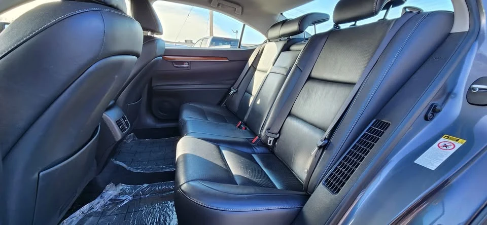 2014 Lexus ES 6th Gen - Image 4 of 11
