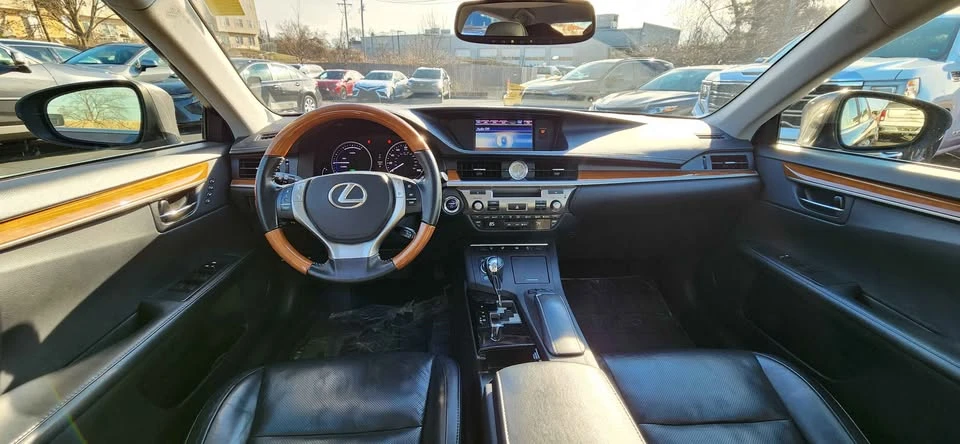 2014 Lexus ES 6th Gen - Image 6 of 11