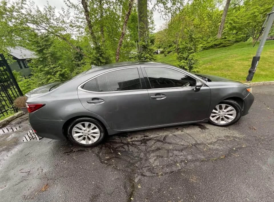 2014 Lexus ES 6th Gen - Image 4 of 10