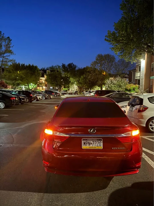 2014 Lexus ES 6th Gen - Image 2 of 5
