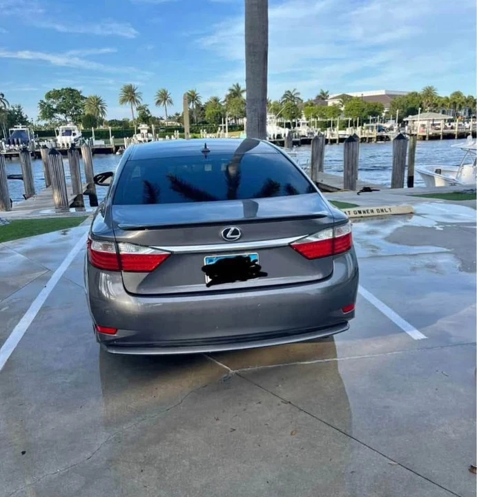 2014 Lexus ES 6th Gen - Image 8 of 10