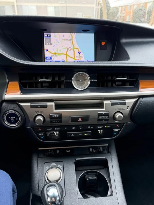 2014 Lexus ES 6th Gen - Image 7 of 10