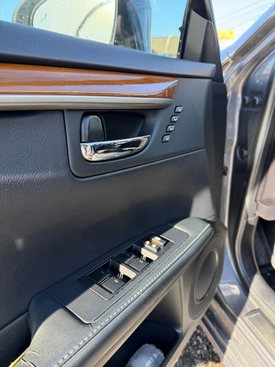 2014 Lexus ES 6th Gen - Image 10 of 10