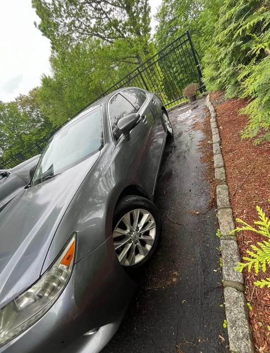 2014 Lexus ES 6th Gen - Image 2 of 10