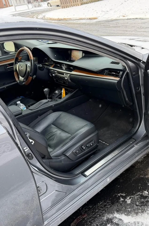 2014 Lexus ES 6th Gen - Image 8 of 10