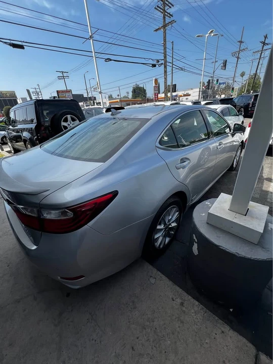 2014 Lexus ES 6th Gen - Image 4 of 4