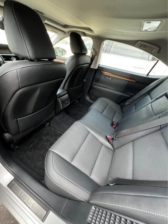 2014 Lexus ES 6th Gen - Image 3 of 4