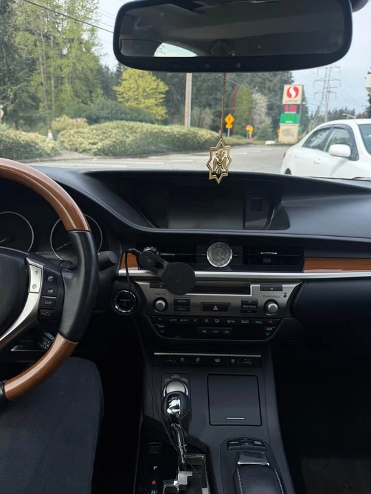 2014 Lexus ES 6th Gen - Image 7 of 14