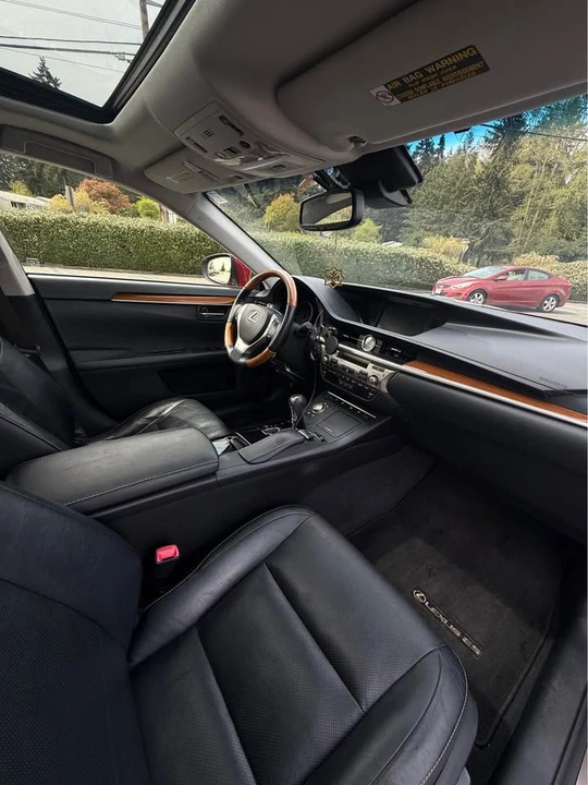 2014 Lexus ES 6th Gen - Image 5 of 14