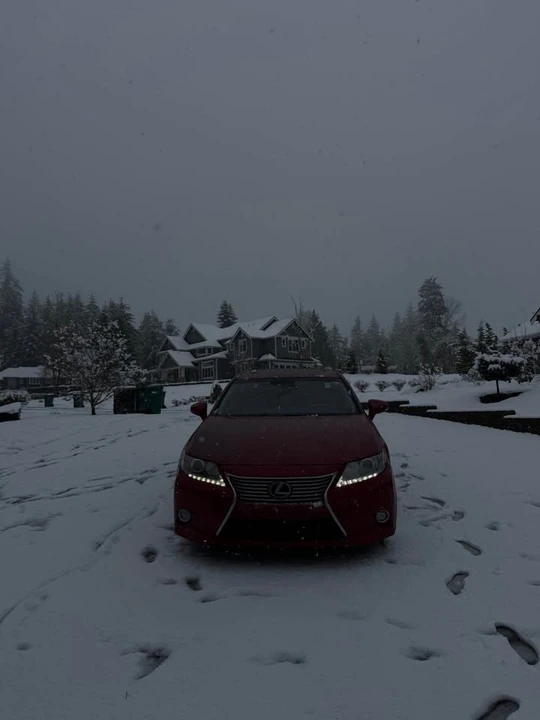 2014 Lexus ES 6th Gen - Image 3 of 14