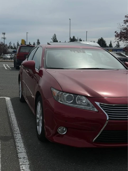 2014 Lexus ES 6th Gen - Image 11 of 14